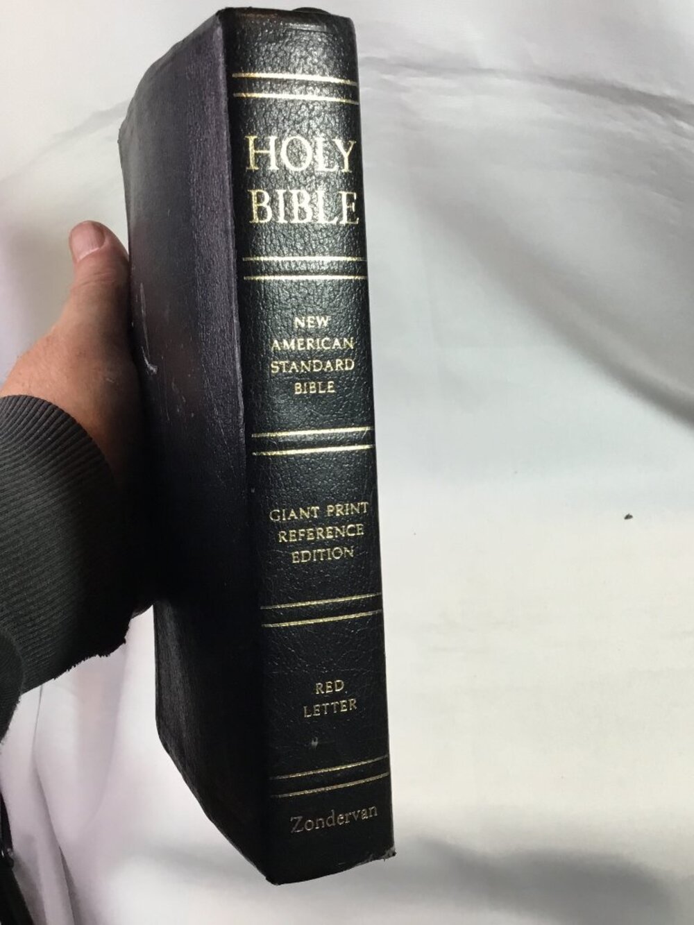 Holy Bible Zonderan NASB Giant Print Reference Personal Size Red Letter